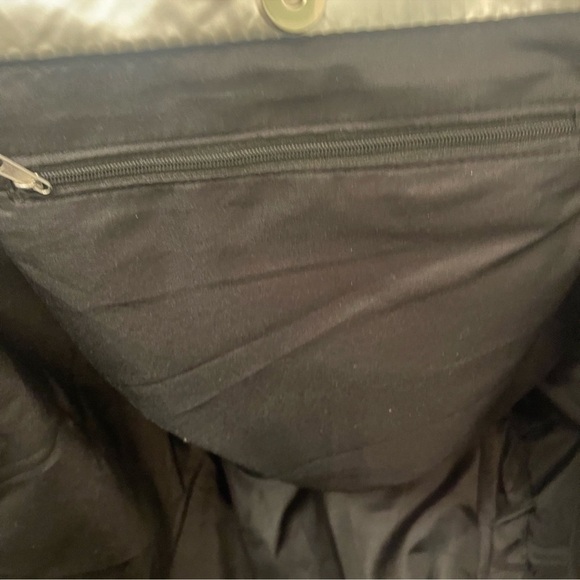 ULTIMATE SILVER SKIES PUFFER TRAVEL TOTE!! The ideal bag!!!! - Picture 10 of 11